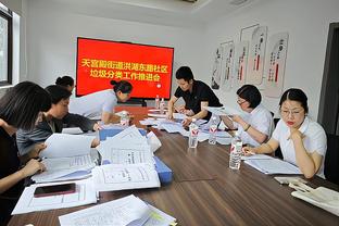 「转会中心」拜仁报价特里皮尔遭拒｜本泽马辟谣离队传闻